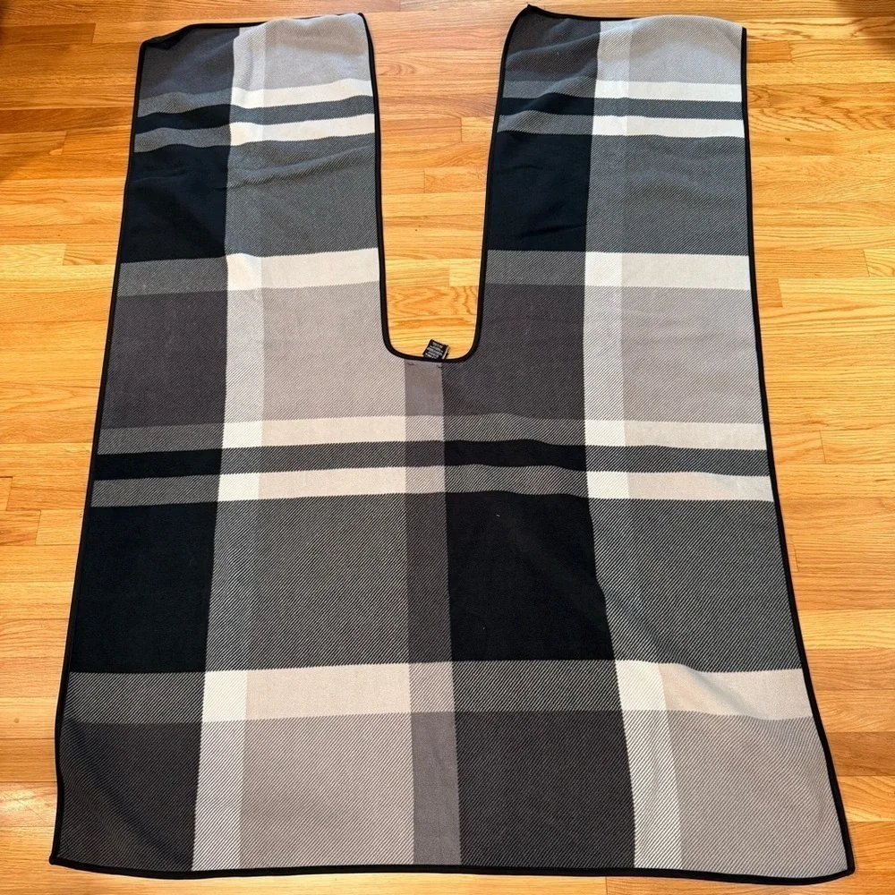 Women's Wrap Shawl One Size Plaid Ike Behar Black Gray Soft Fleece Reversible
